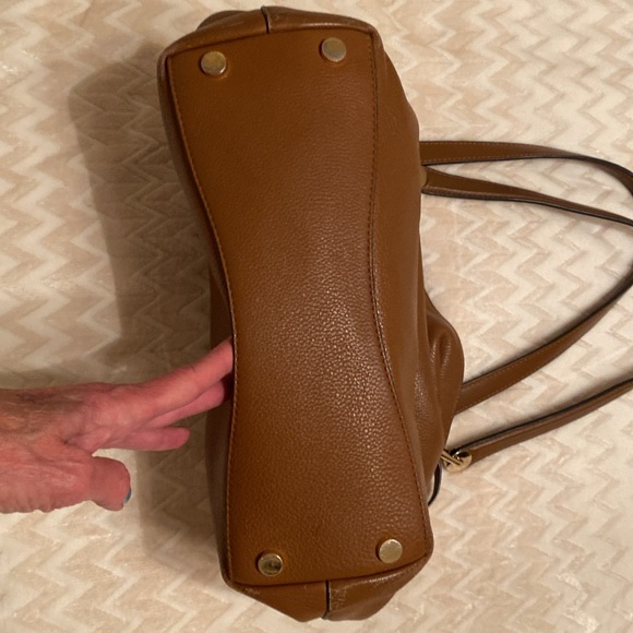 Michael Kors Brown Leather Shoulder Bag with Gold Hardware - Picture 6 of 8